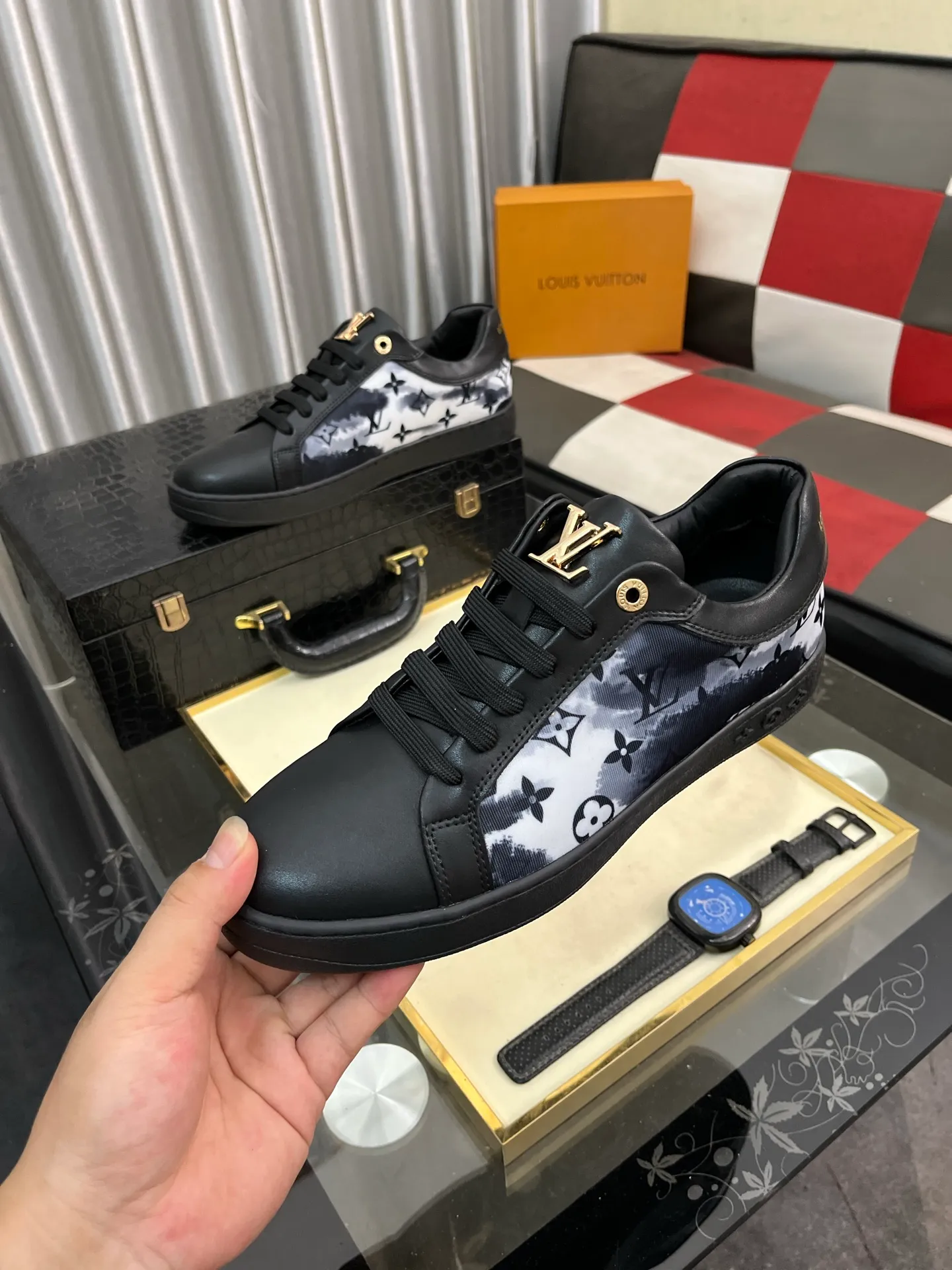 Men's shoes💰400⌚️⌚️"LV" latest men's casual shoes, genuine leather lining, rubber wear-resistant outsole, fine lines and beautiful strips, not too much decoration, European and American style, comfortable and high-end, code number: 38 to 44 45 can be customized, 3️⃣colors are available